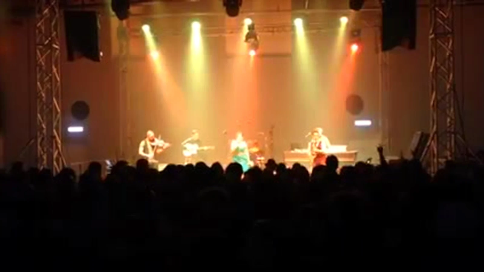Palco e pubblico durante FestAmbiente Mediterraneo
